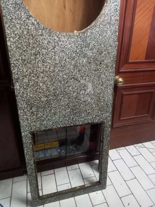 Pedra de cozinha e porta blindado