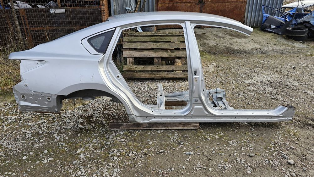 Стійка центральна Четверть задня права Nissan Altima L33 (2016-2019)