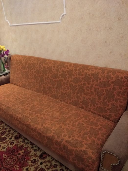 Диван- книжка, кресла,