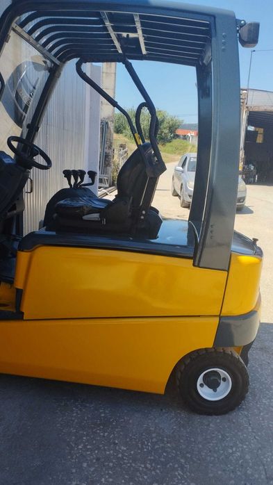 Empilhador eléctrico Jungheinrich EFG430 - 3.000 Kg (2629)