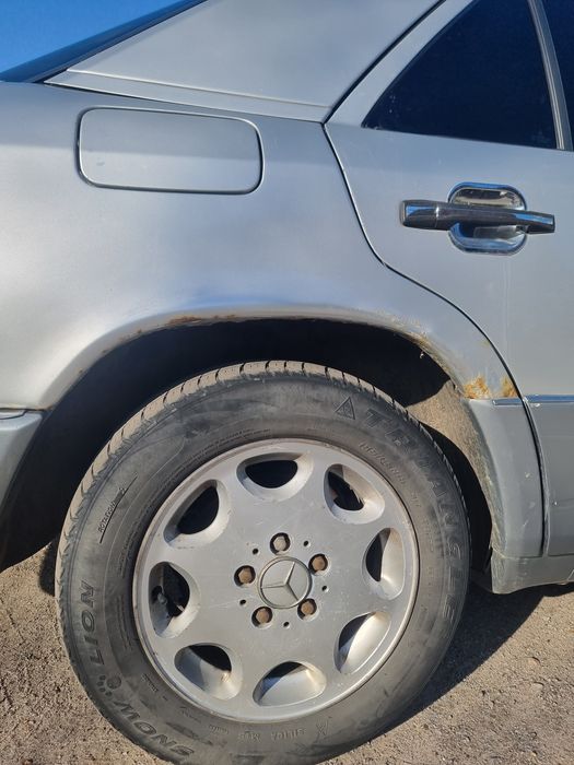 Mercedes(мерседес) w124 e220