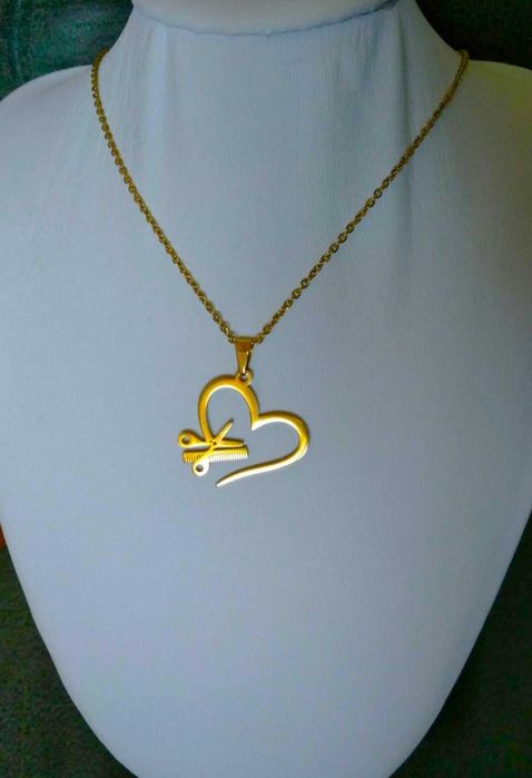 Colar Aço Dourado c/ Tesoura e Pente no Coração Cabeleireira NOVO