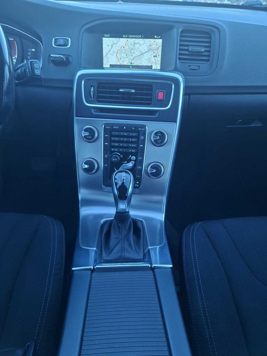 Volvo V60 D4 Cx Automática 2.0 181Cv Diesel 2015 -  Motor Totalmente Revisto