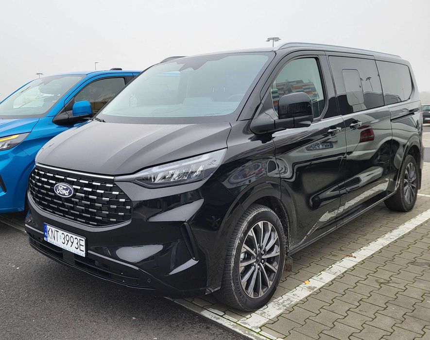 Wynajmę nowego 8-osobowego busa Ford Tourneo Custom -automat, hak, 4x4