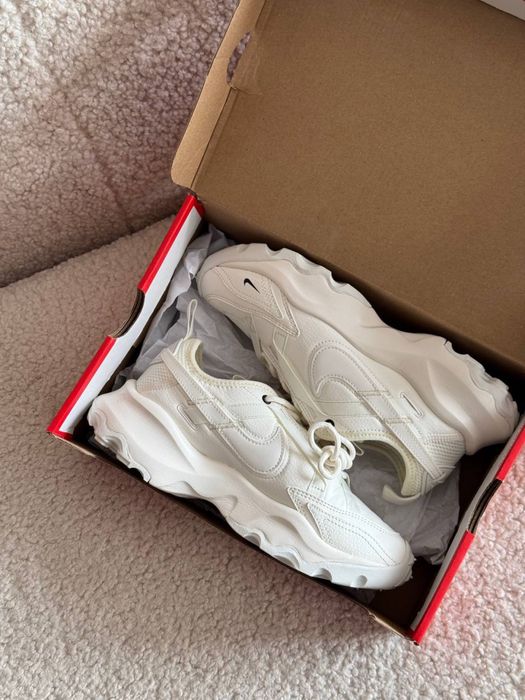 Кросівки кроссовки жіночі Nike M2K Tekno 37,5p