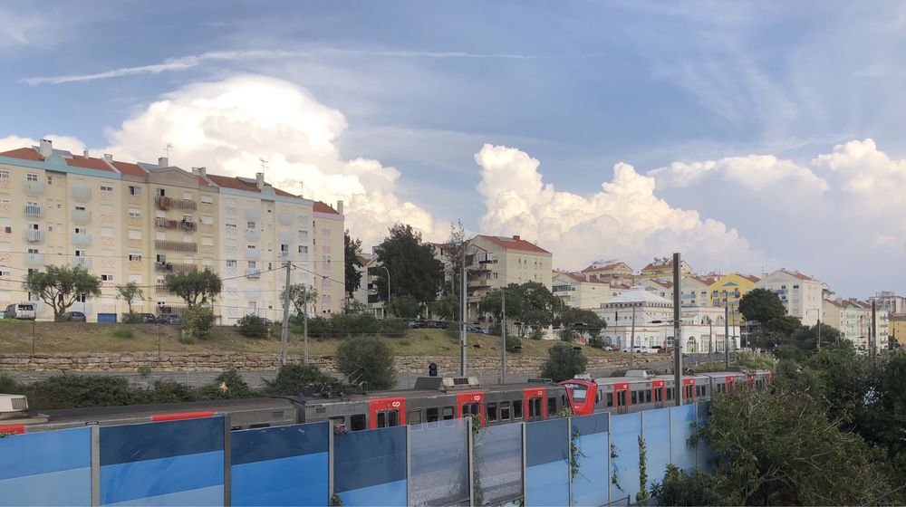 Arrendo T2 c/70m2 mobilado e equipado, em Mercês, Mem Martins, prox. da estação da CP