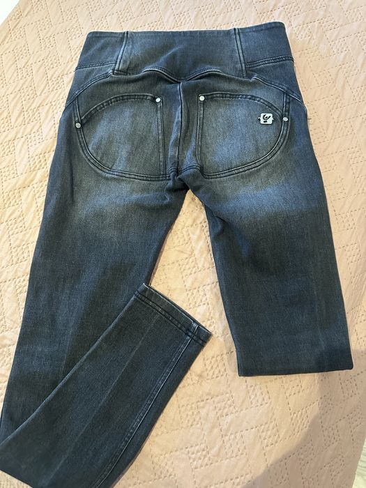 Freddy jeans rozmiar S push up modelujące z przetarciami i dziurami