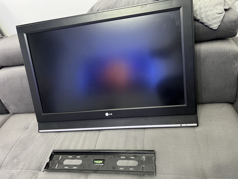 Telewizor LG 32” z uchwytem ściennym