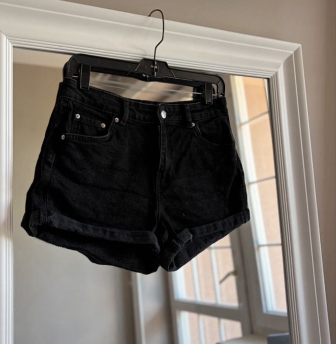 Czarne szorty jeansowe Bershka | Klasyczne