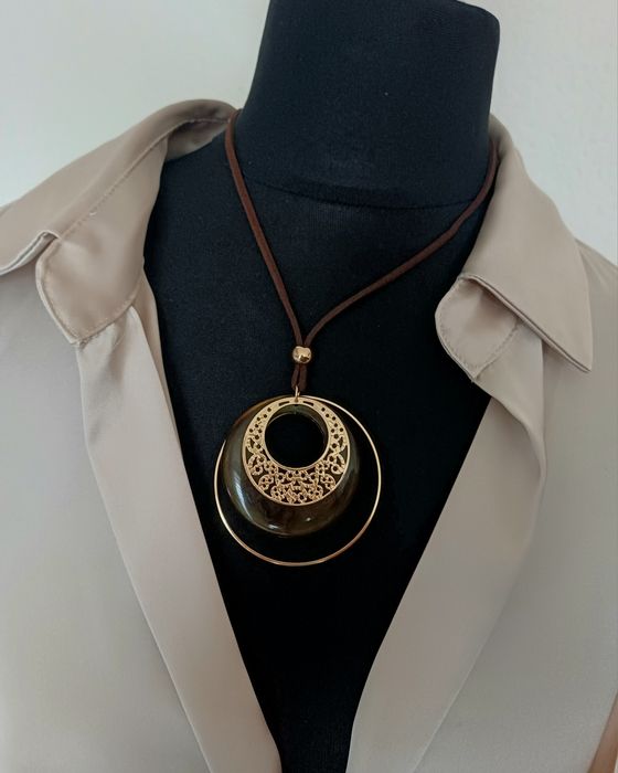 Naszyjnik na rzemyku- Bursztynowe koło