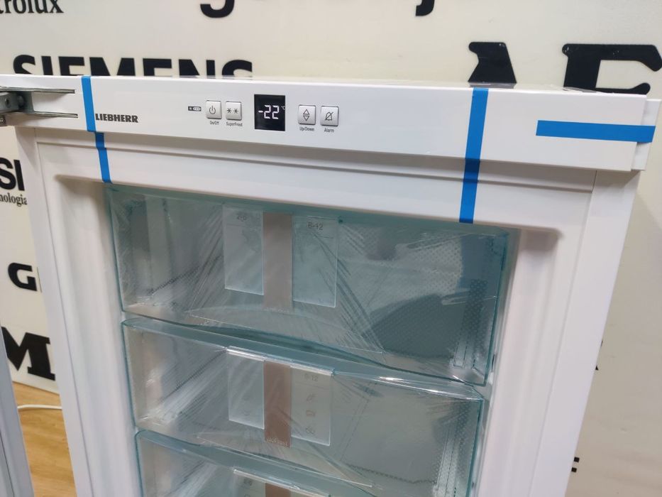 Вбудована морозильна камера Liebherr™IGN 1664 пенального типу. Germany