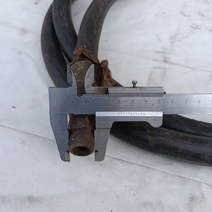 Шланги гидравлические. Длина три метра один.