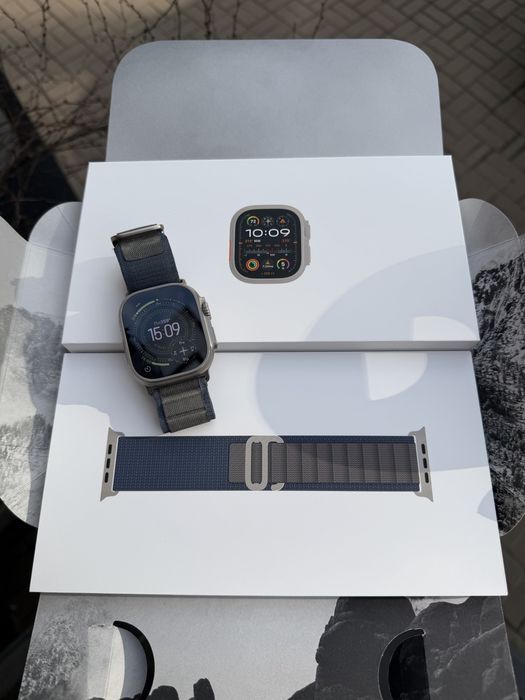 Apple Watch Ultra 2 49mm Natural Titanium with Blue Alpine Loop