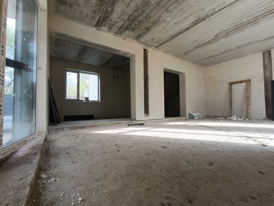 ПРОДАМ дім  загороджений дуплекс з гаржем та терасою 160 м² , 3сот ГАЗ  підключенні всі міські комунікації