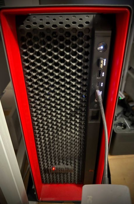 Stacja robocza Lenovo P5, gwarancja 09.2026, Aston Martin, Revit Autodesk