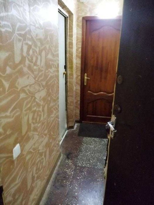 Продам гостинку, кімнату, метро 15 хвилин.