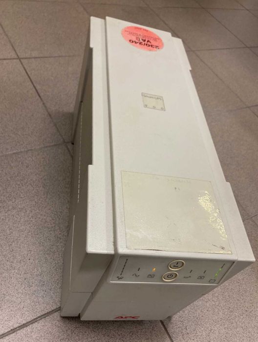 UPS APC SMART 900 sinus pancerny