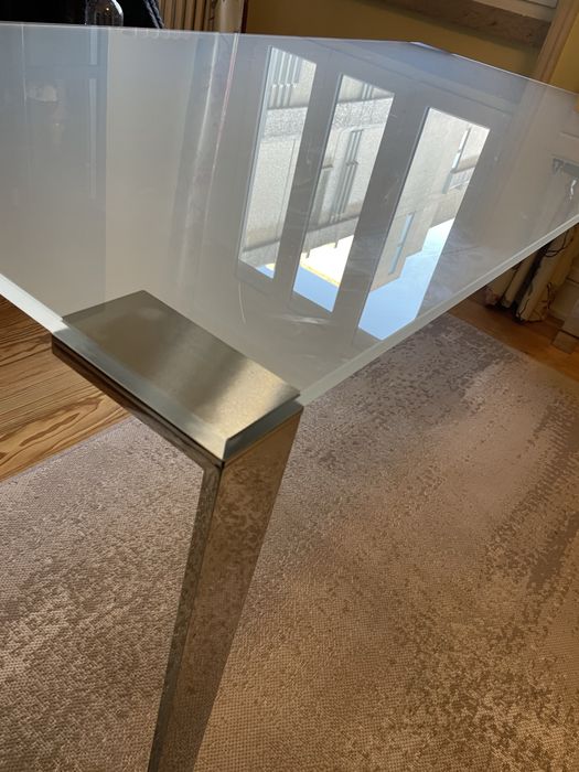 Mesa de Jantar/ Sala em vidro temperado.