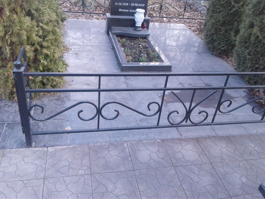 Оградки на кладбище