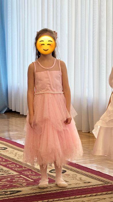 Ніжно рожеве плаття на дівчинку