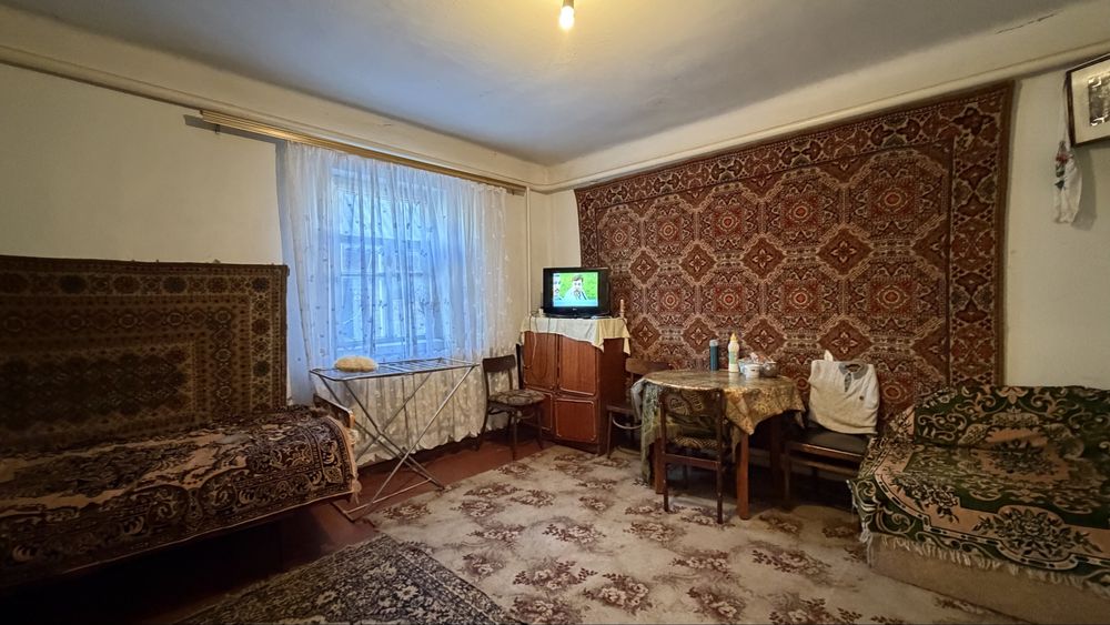Продається будинок на 2входи біля лісу в Довжику