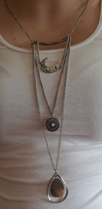 Colar Stradivarius com lua e gota