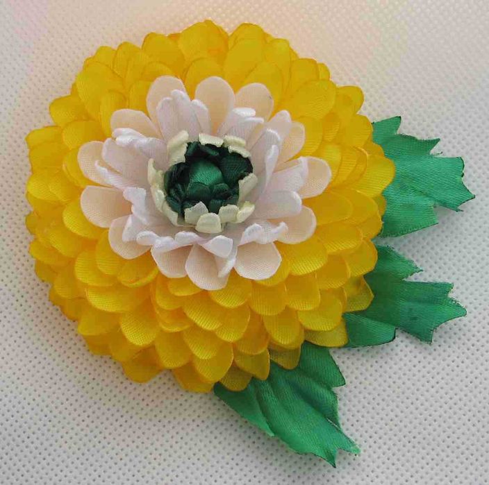 Kwiatki wstążki kanzashi