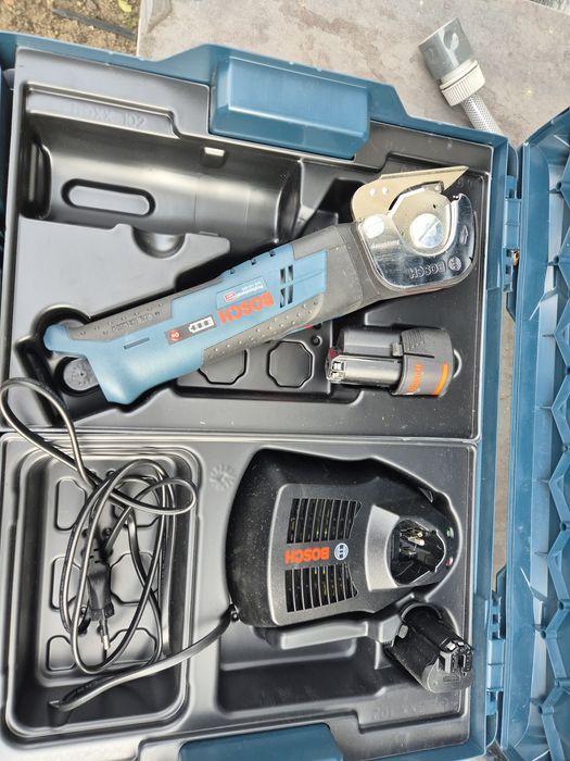 Nożyce bosch gus 12v-300 walizka