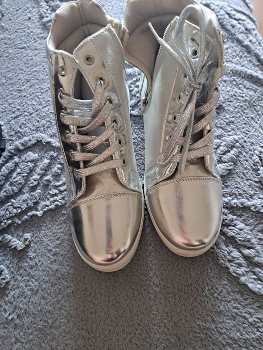 Buty damskie w srebrnym kolorze
