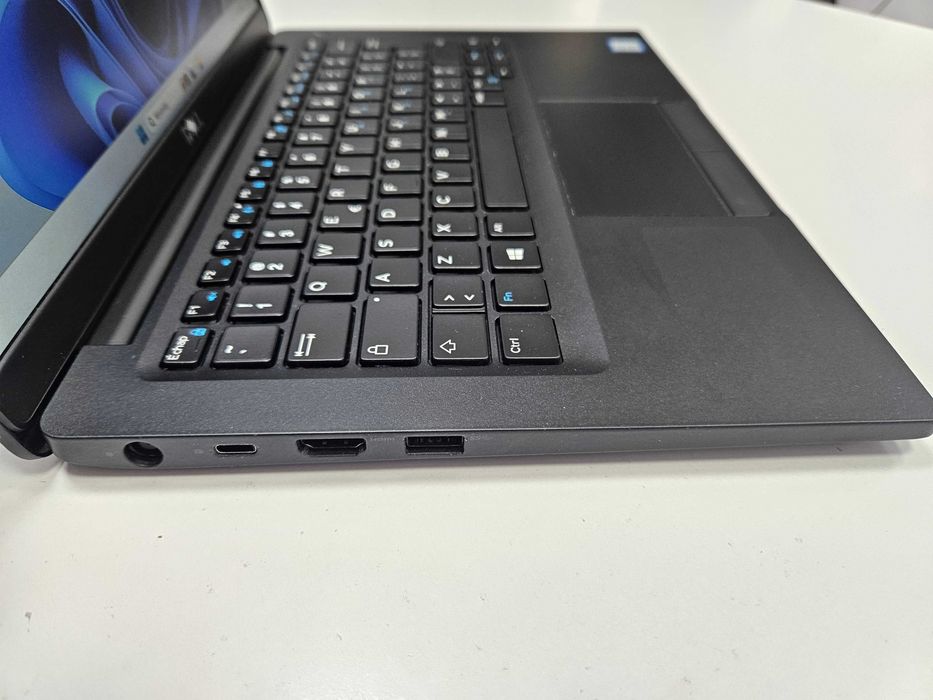Laptop Dell 7390 2 in 1 Inel i5 Pamięć 8gb Dysk 256gb ssd Windows Gw