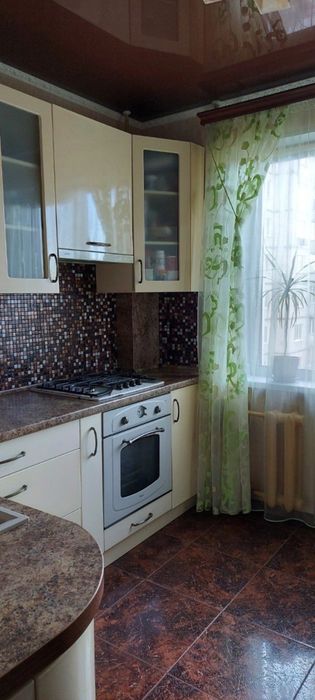 Вокзал /Сдам квартиру посутосно , почасово центр /шевчик /автовокзал/ госпиталь укриття не дорого / поверх низький