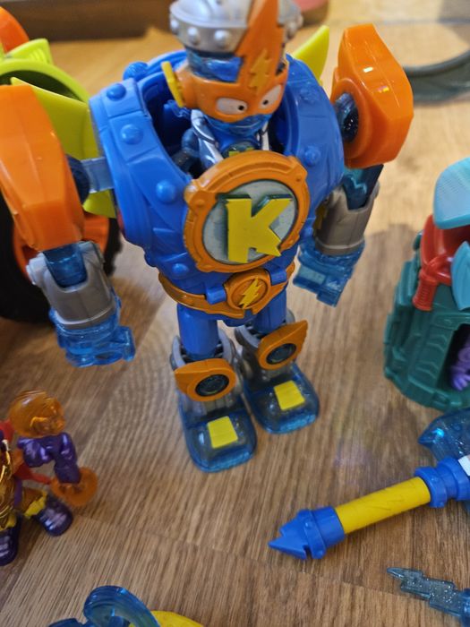 Super zinks figurki gratis pluszak