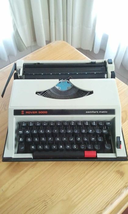 Máquina de escrever Rover 5000 para colecionador.