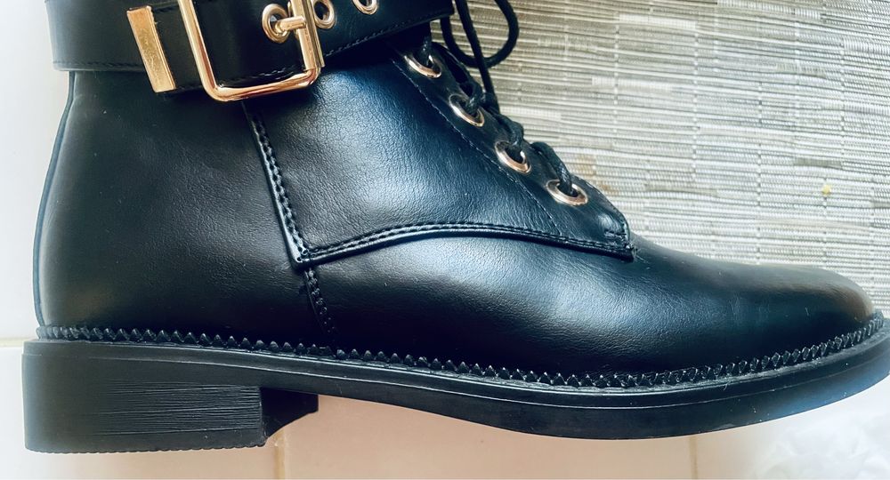 Кожані ботіночки Kiabi