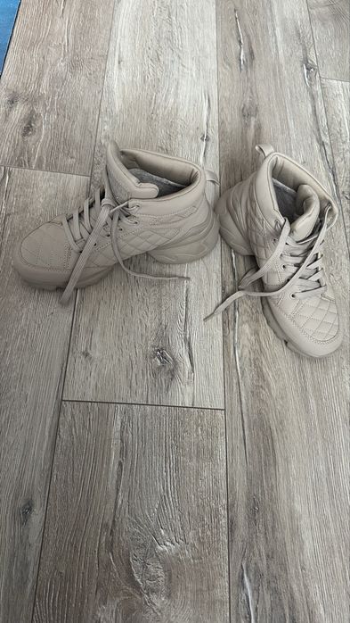 Зимове взуття, кросівки