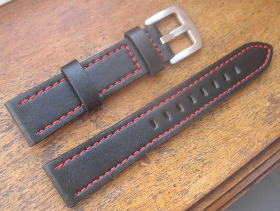Bracelete Desportiva Preta - Costura Vermelha - 20mm