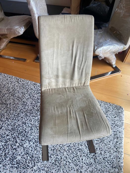 Cadeira de mesa de jantar confortáveis e com pouco uso