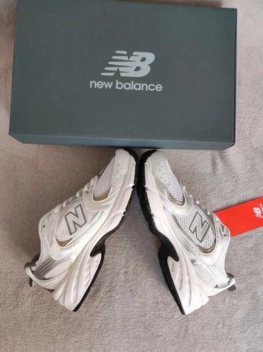 New Balance 530, 40
