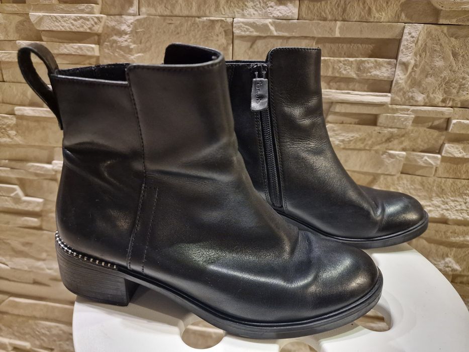 Czarne  skórzane buty botki Tamaris r. 36