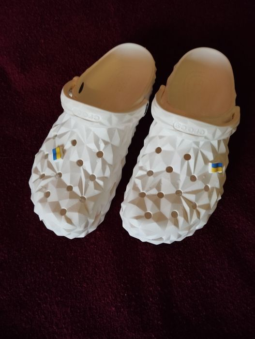 Продам шлепанцы Crocs