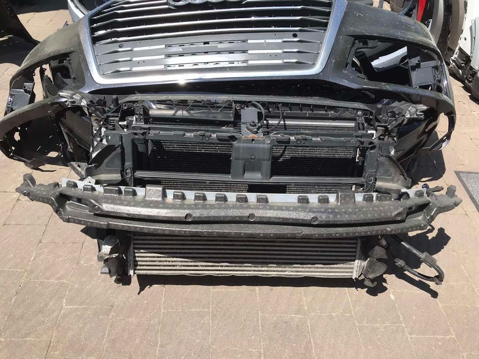 Передня панель радіаторів(телевізор)Audi A4/A5 B9 2016-