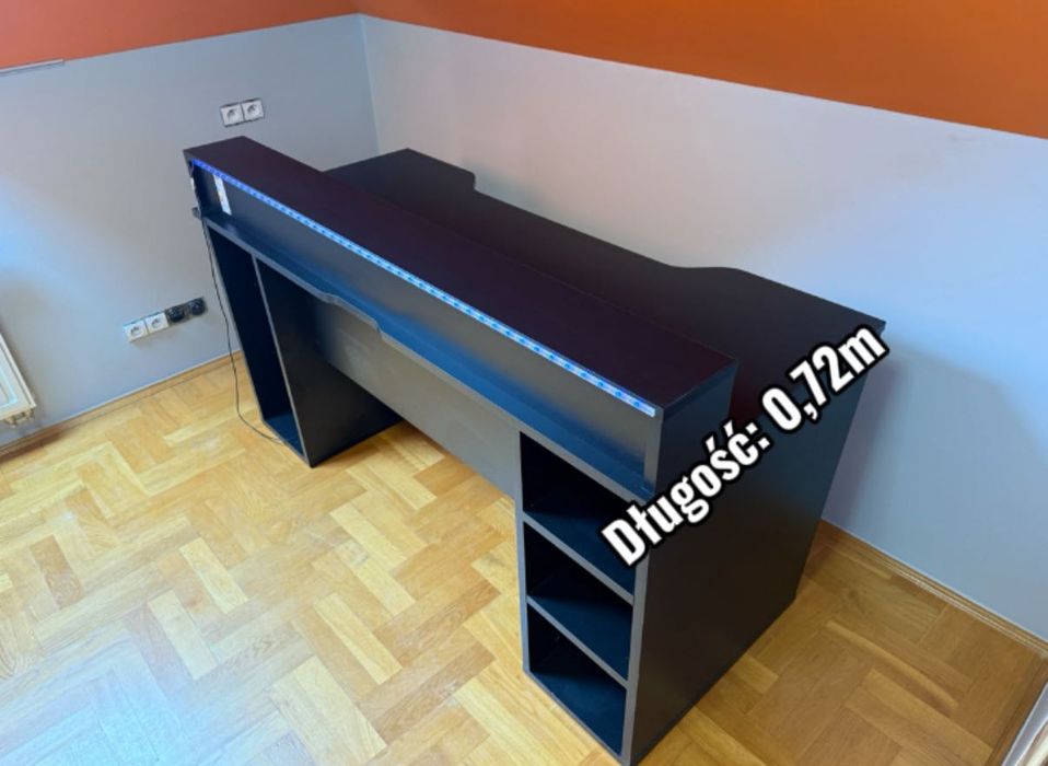Biurko z oświetleniem led