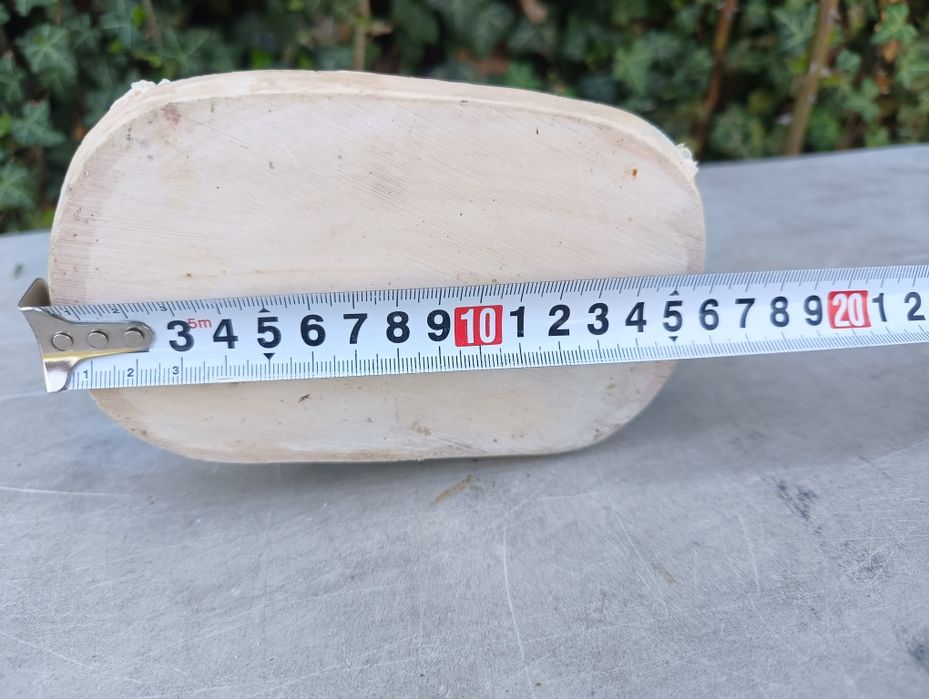 Figurka z żywicy z zegarkiem