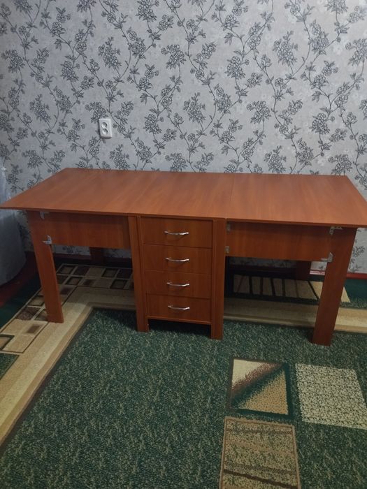 Стіл в ідеальному стані