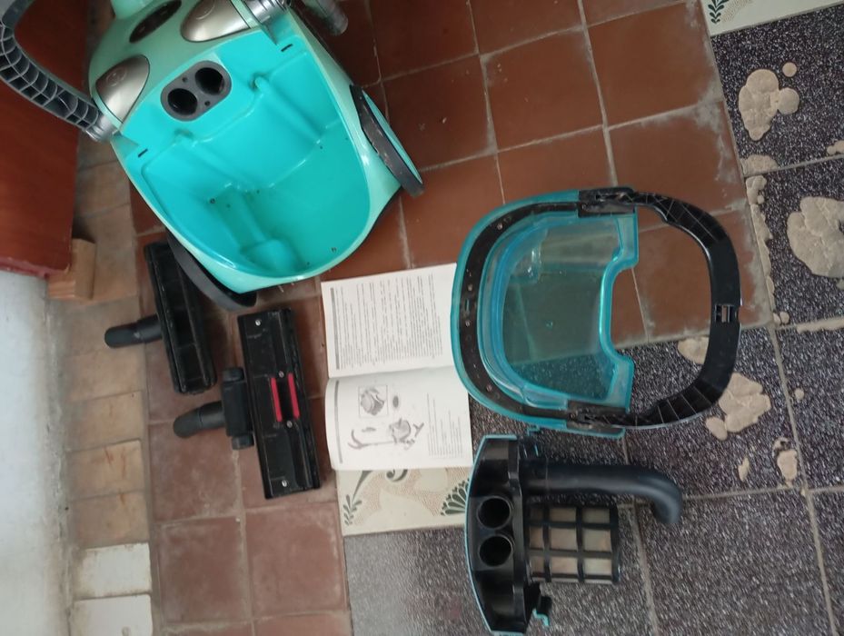 Пылесос с водяным фильтром Cameron.