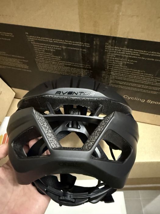 Шолом abus aventor velvet black. М (54-58)