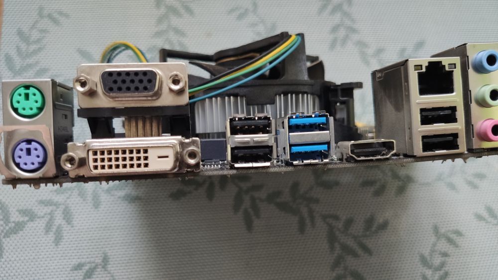 Komputer SSD 256+8GB DDR3+DVD+INTEL i3-4160+Grafika