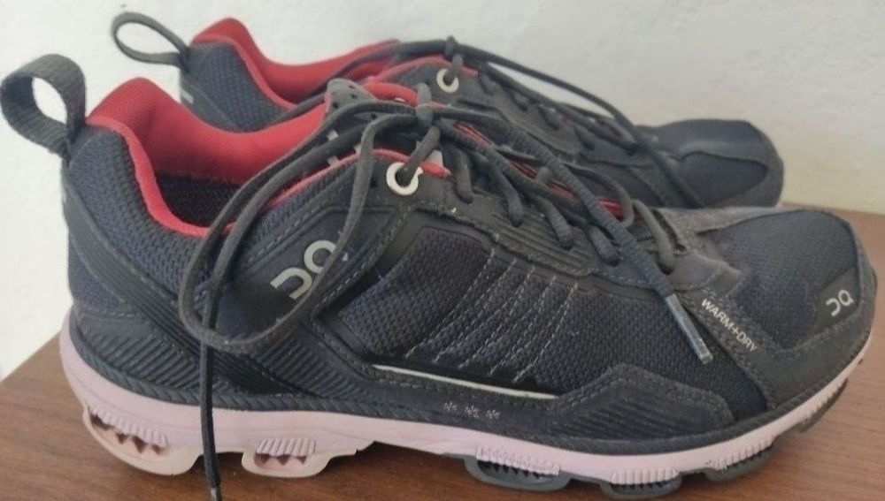 ON Cloud бігові кросівки 39р в ідеальному стані