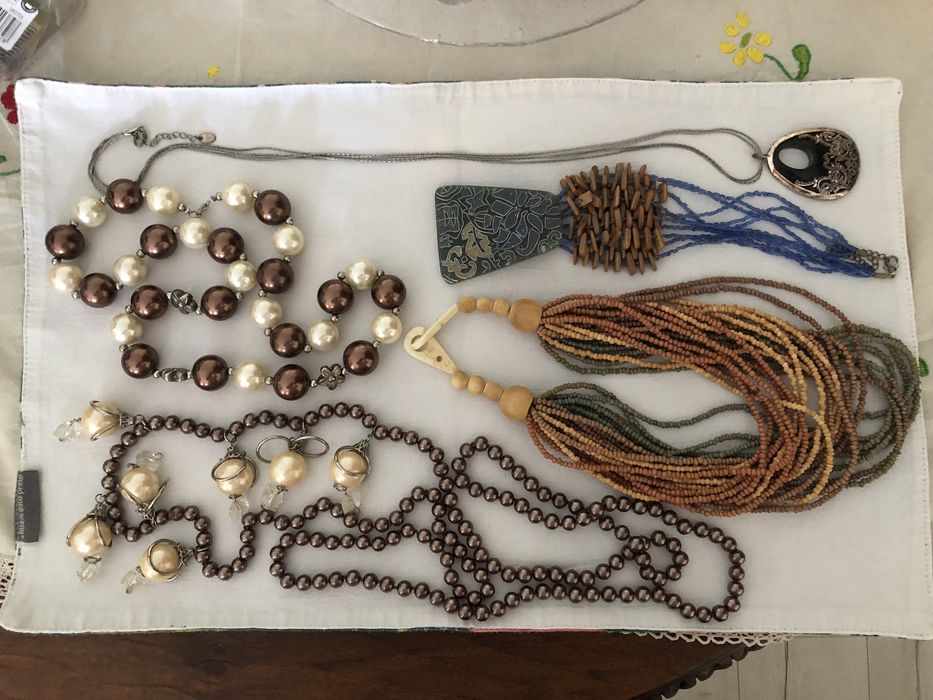 Colares, contas várias, pérolas, fechos, alicates, bijuteria NEGOCIAVEL