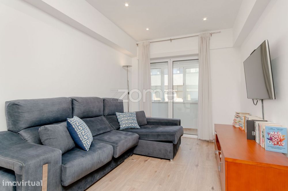 Apartamento T2 Totalmente Remodelado Junto Hospital da Cruz Vermelha